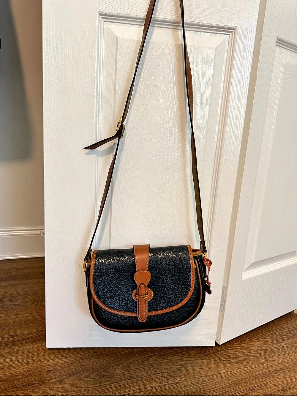 Vintage All-Weather Leather Essex Crossbody Bag Vintage Essex